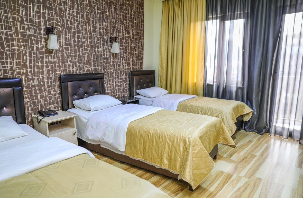 Iberia Hotel - Triple Room